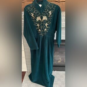 Vintage Vanity Fair House Coat Robe Green Velour Pockets Embroidered Medium